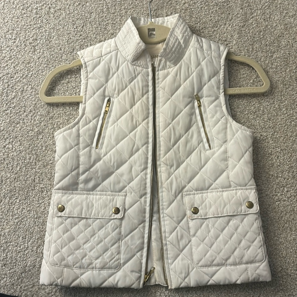 Girls size 78 puffer vest. Copper key with gold zippers and buttons.